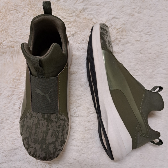 Ladies Puma walking shoes/sneakers - Picture 7 of 7